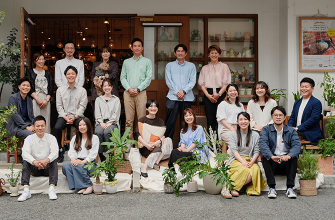 スタッフの集合写真