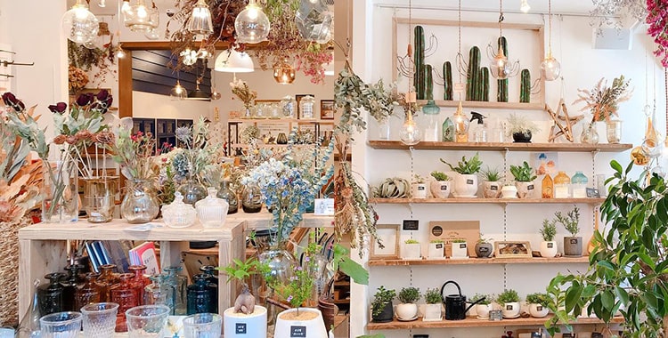 スタッフの集合写真