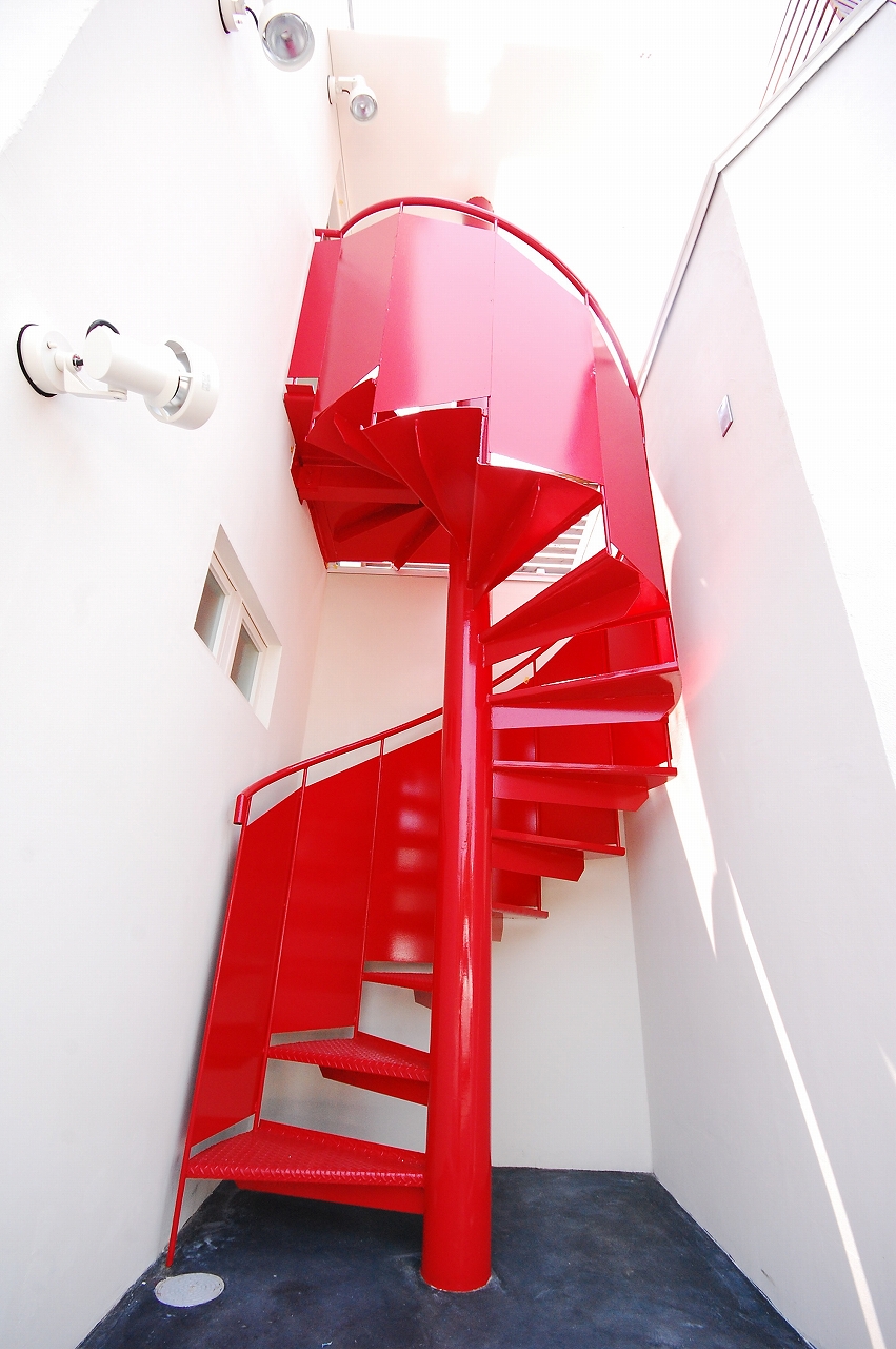 赤いらせん階段