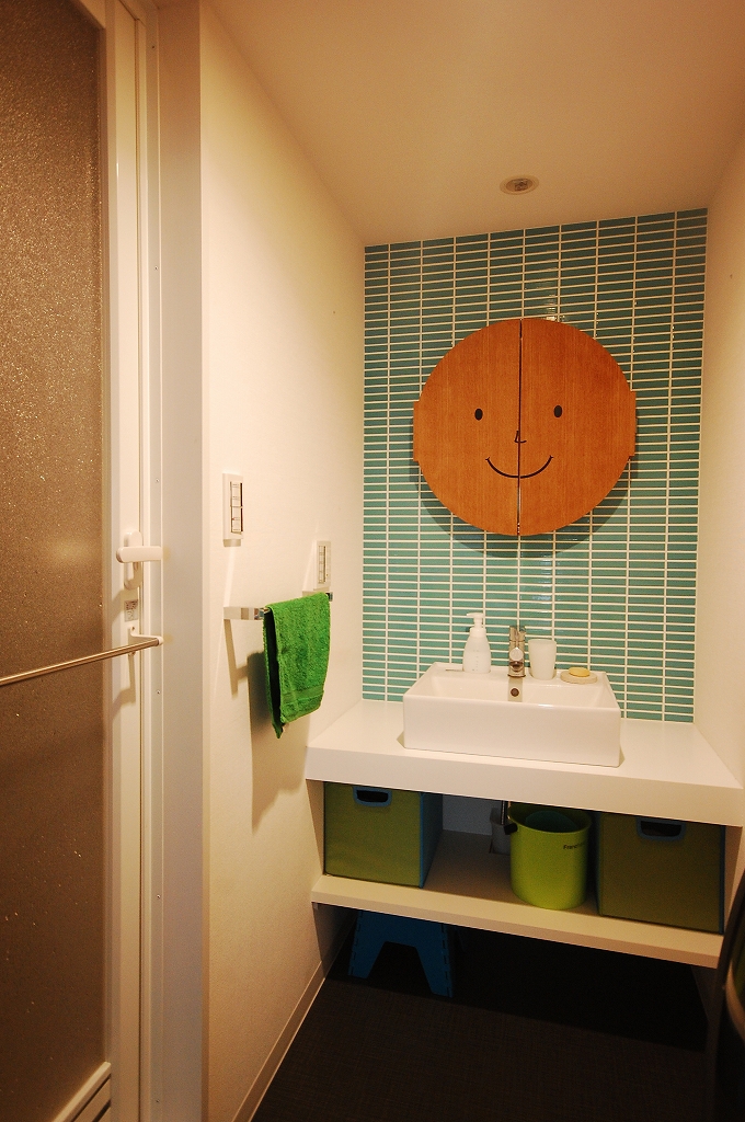 かわいい顔の洗面鏡