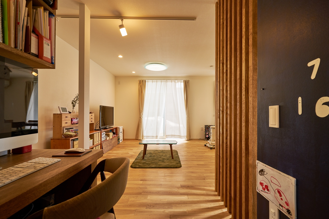 書斎から見たリビング