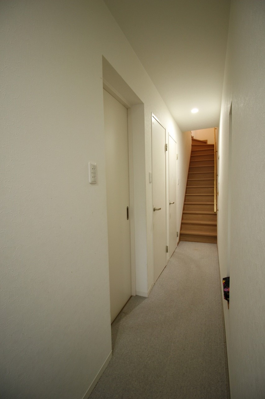 施工前の階段・廊下