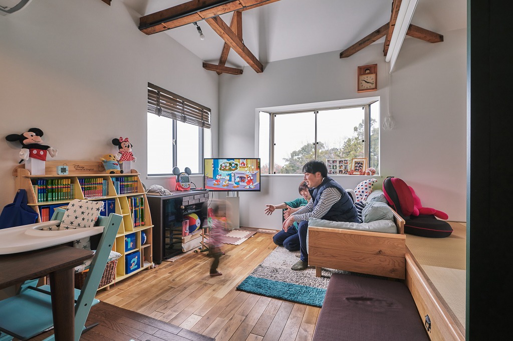 みんなが集まる明るい窓辺