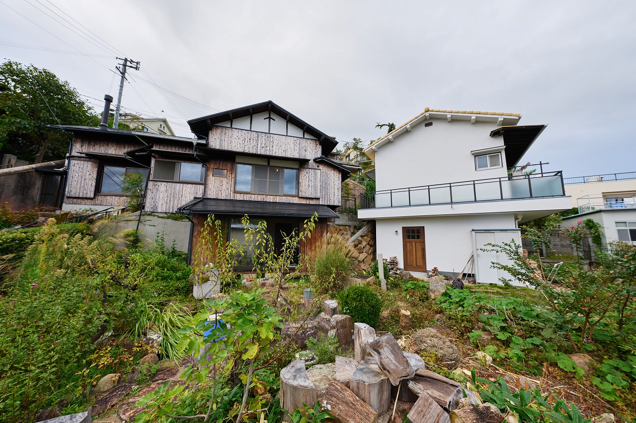 季節のうつろいを感じる庭仕事