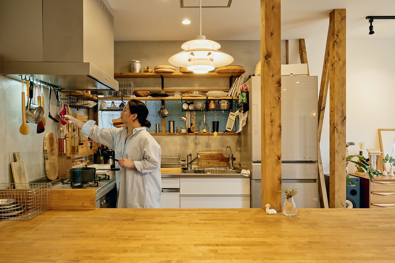 絶妙な高さが使いやすいマルチテーブル