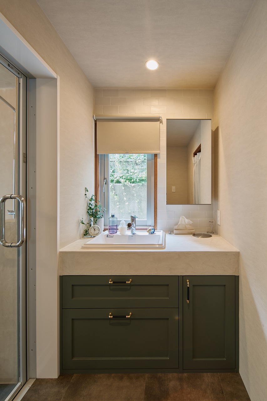 ペーパータオル派のための造作洗面台