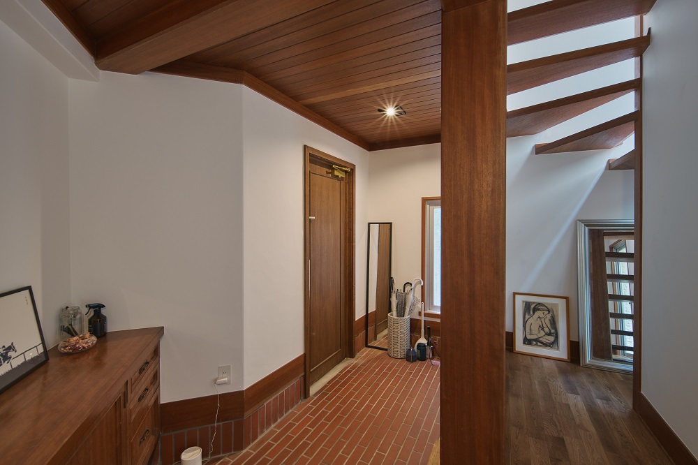 板張り天井の経年変化を楽しめる空間