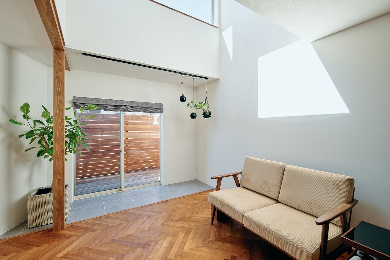 チーク材のヘリンボーン床