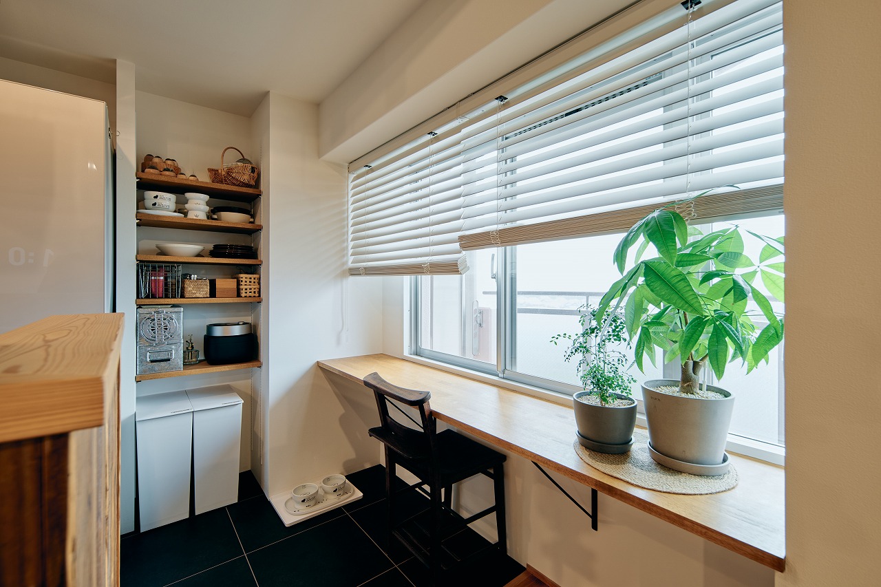窓辺のカウンター