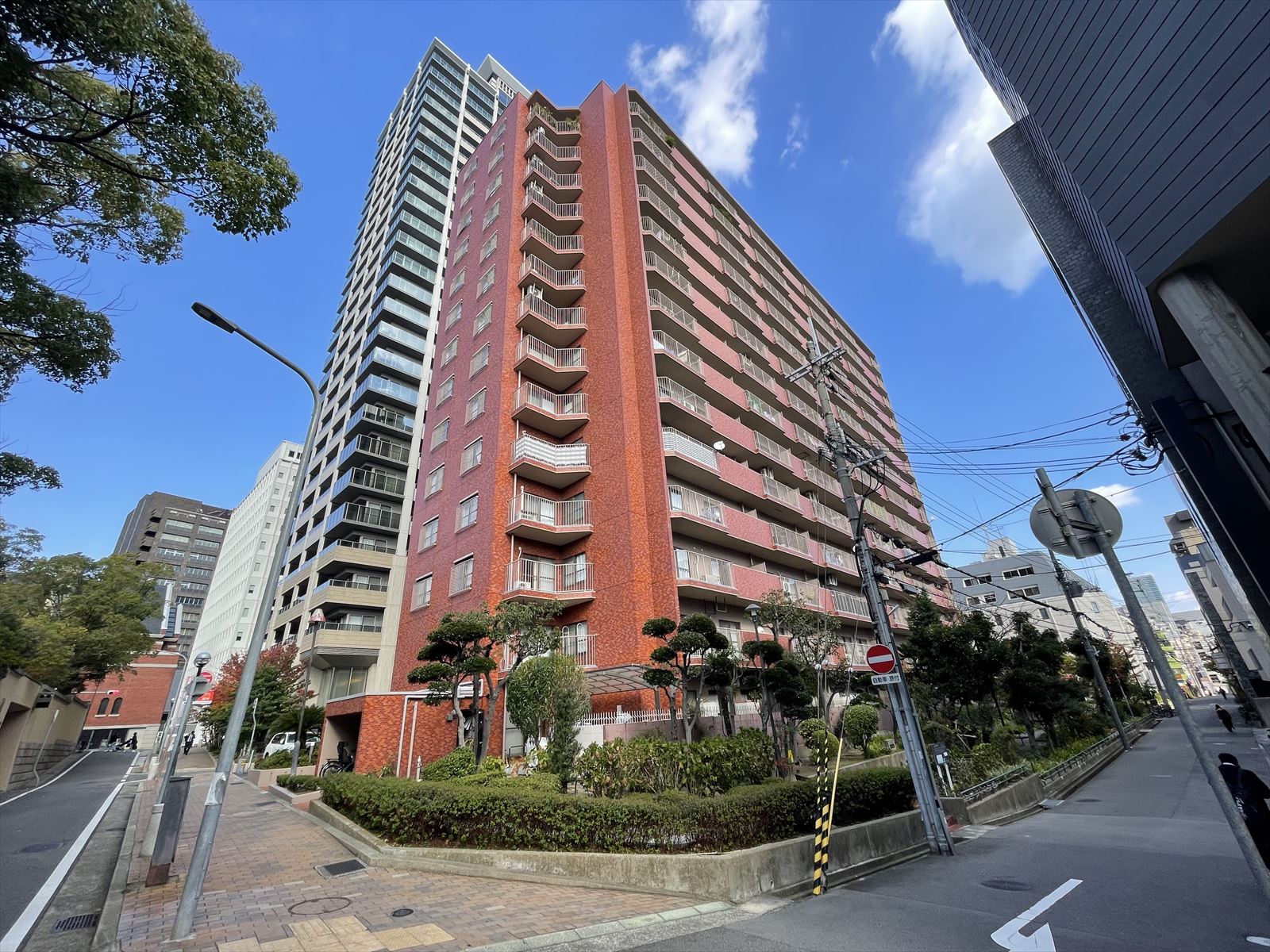 スケルトンからの再生、赤レンガに宿る都心ヴィンテージでの暮らし【神戸元町ハイツ(10階)】