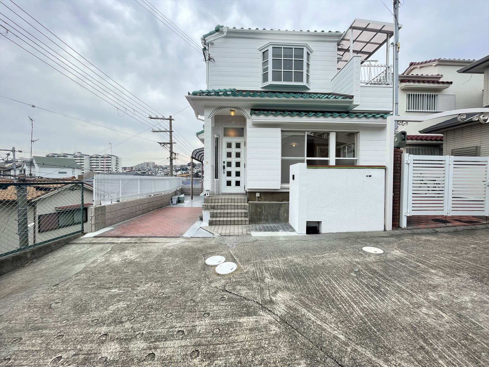 約22.5帖のLDKが主役のつながりを育む暮らし【垂水区霞ケ丘2丁目　中古戸建】